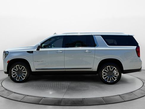 Used 2024 GMC Yukon XL Denali Ultimate AWD/4WD image 4