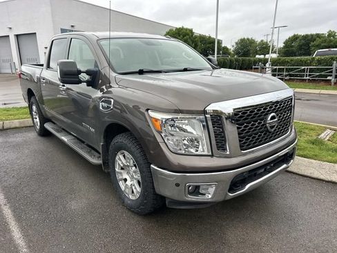 Used 2017 Nissan Titan SV AWD/4WD image 3