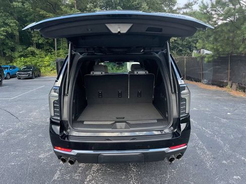 Used 2025 Chevrolet Suburban Premier RWD image 35