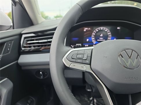 New 2026 Volkswagen Jetta SE FWD image 15