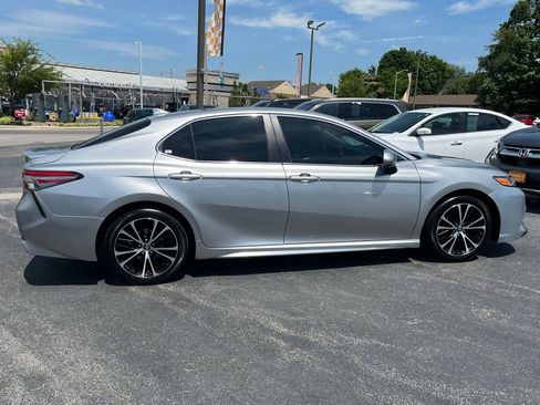 Used 2019 Toyota Camry SE FWD image 8