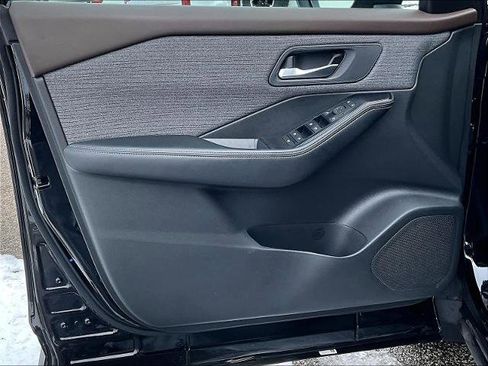 Certified 2023 Nissan Rogue SV image 9