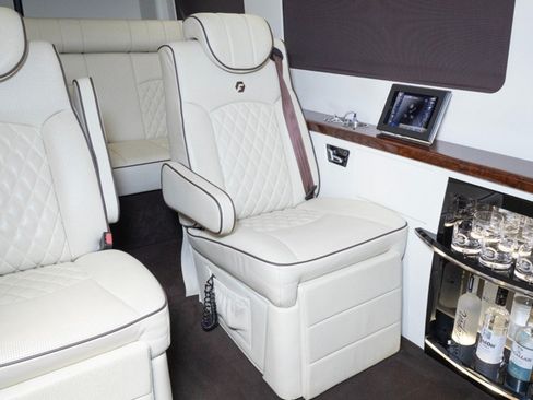 Used 2019 Mercedes-Benz Sprinter 2500 w/ Premium Package image 32