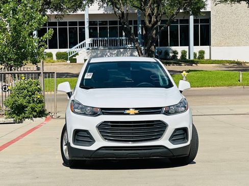 Used 2020 Chevrolet Trax LS w/ Tint and Cruise Package FWD image 2
