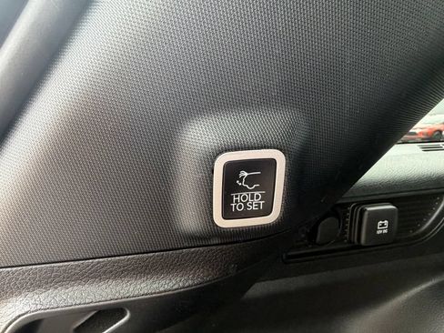 Used 2024 Hyundai Venue SE FWD image 12