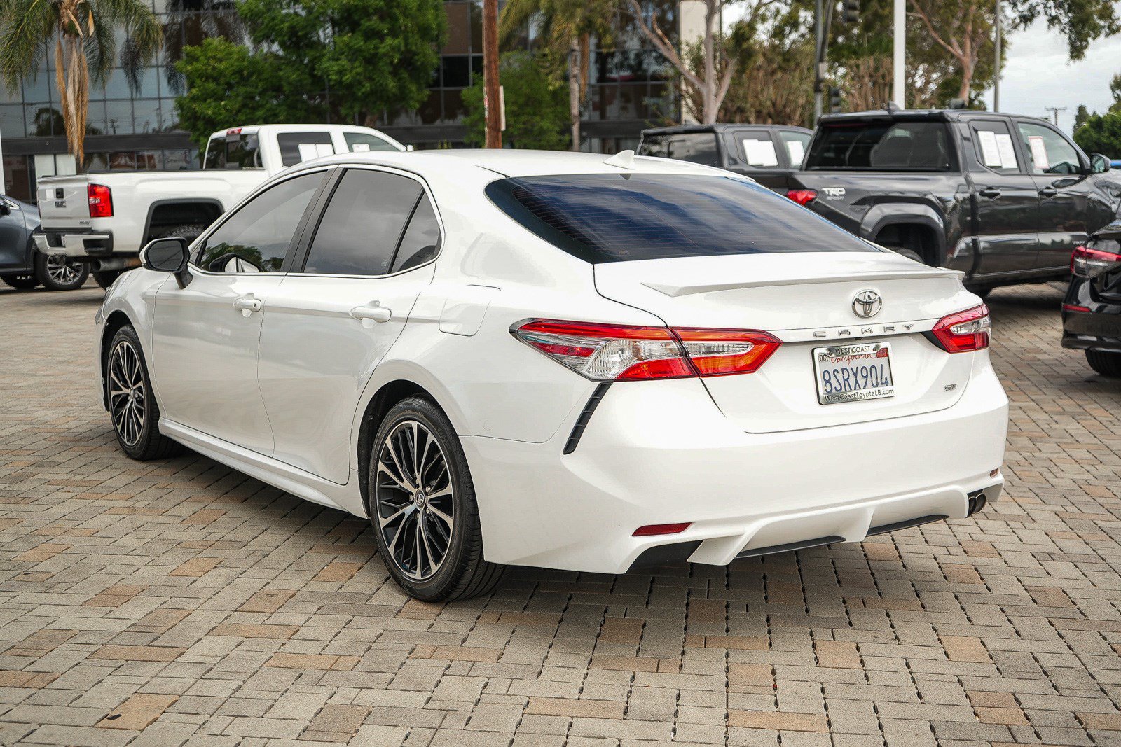 Certified 2020 Toyota Camry SE FWD image 9
