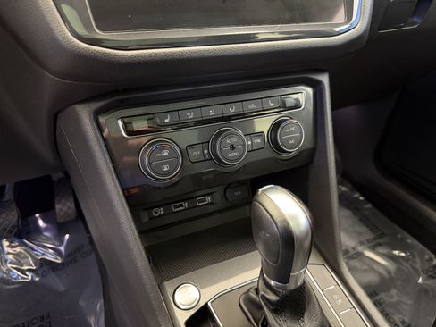 Used 2018 Volkswagen Tiguan SEL FWD image 21