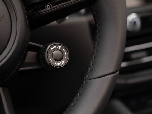 Certified 2026 Porsche Macan AWD/4WD image 27
