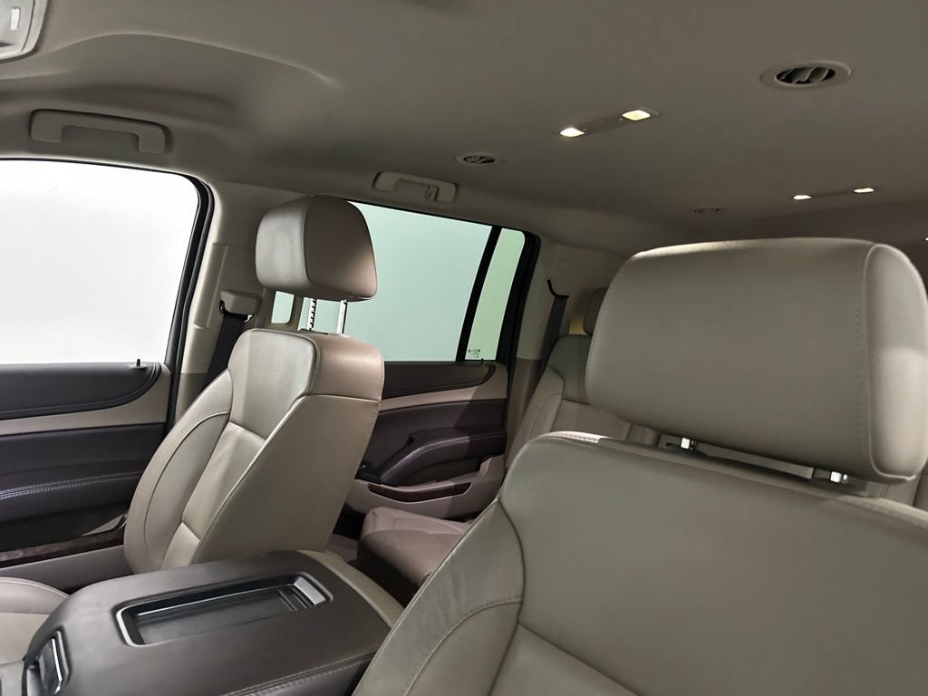 Used 2020 Chevrolet Suburban LT w/ Luxury Package RWD image 33