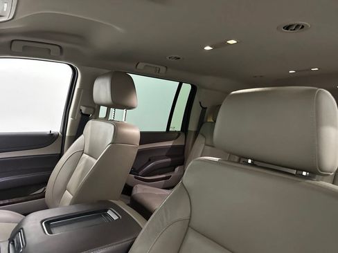 Used 2020 Chevrolet Suburban LT w/ Luxury Package RWD image 33