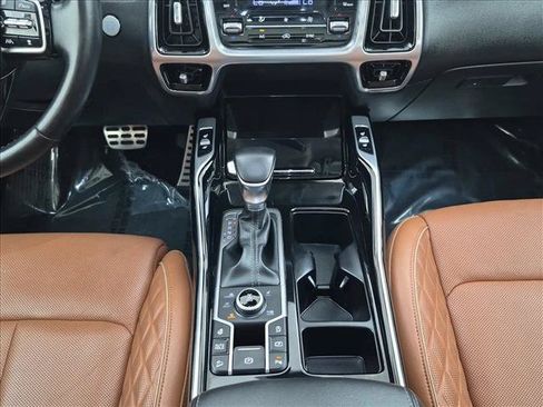 Used 2022 Kia Sorento SX Prestige w/ Rust Color Package AWD/4WD image 12