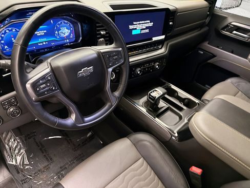 Used 2024 Chevrolet Silverado 1500 ZR2 w/ Technology Package image 7