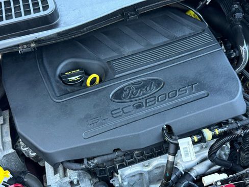 Used 2017 Ford Escape SE image 37