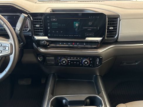 Used 2025 Chevrolet Silverado 2500 LTZ w/ LTZ Convenience Package AWD/4WD image 23
