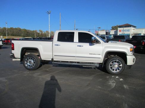 Used 2019 GMC Sierra 2500 Denali w/ Duramax Plus Package image 2