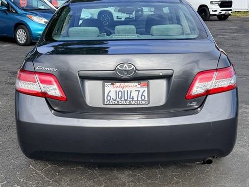 Used 2010 Toyota Camry LE image 5