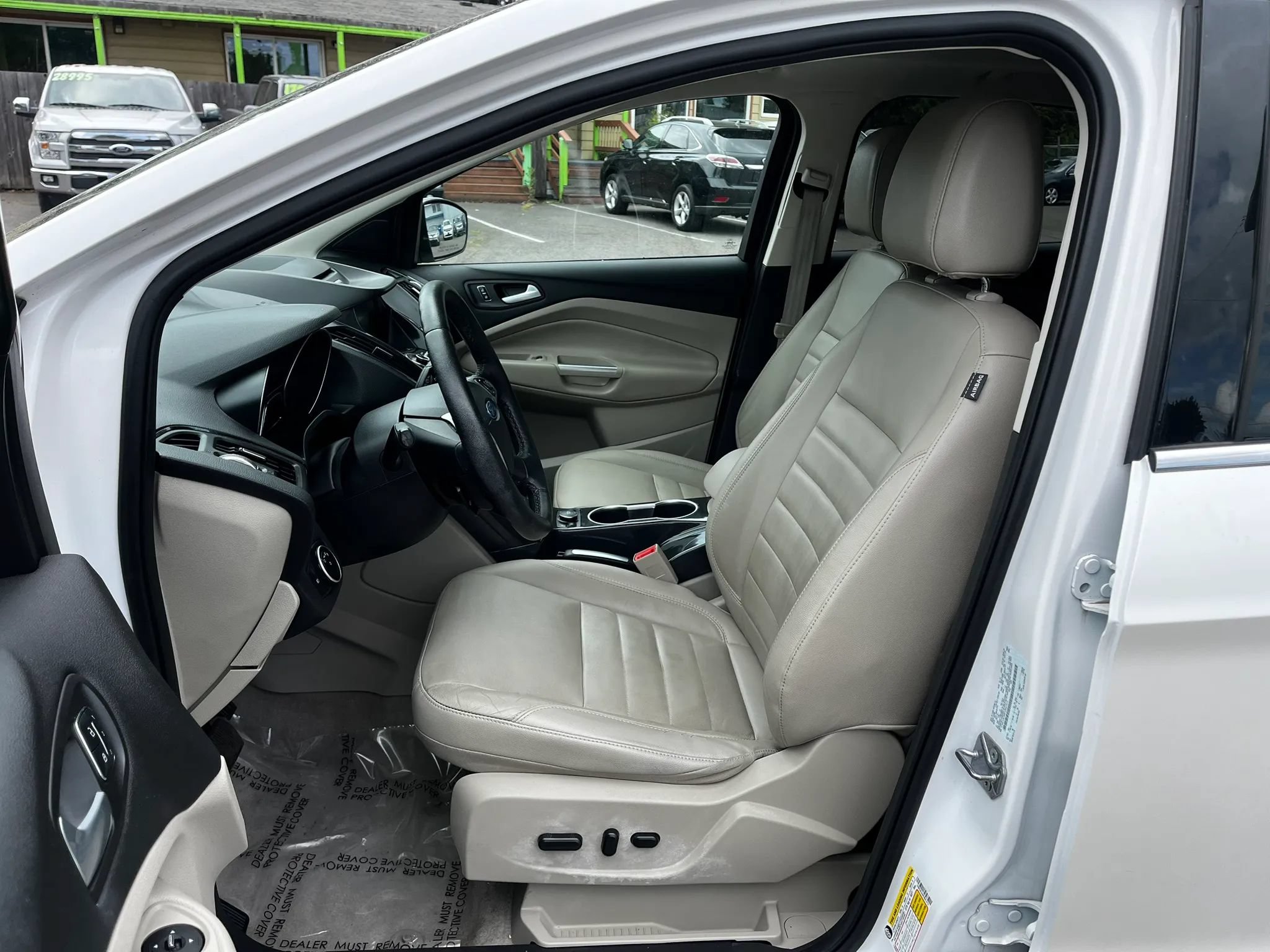 Used 2015 Ford Escape Titanium w/ Equipment Group 301A AWD/4WD image 9