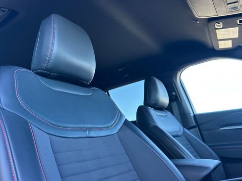 Used 2025 Ford Explorer ST-Line w/ ST-Line Street Pack image 17