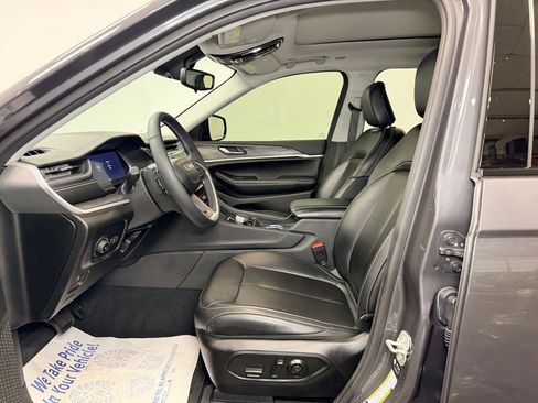 Used 2024 Jeep Grand Cherokee L Limited AWD/4WD image 6