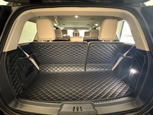 Used 2023 Ford Expedition XLT image 27