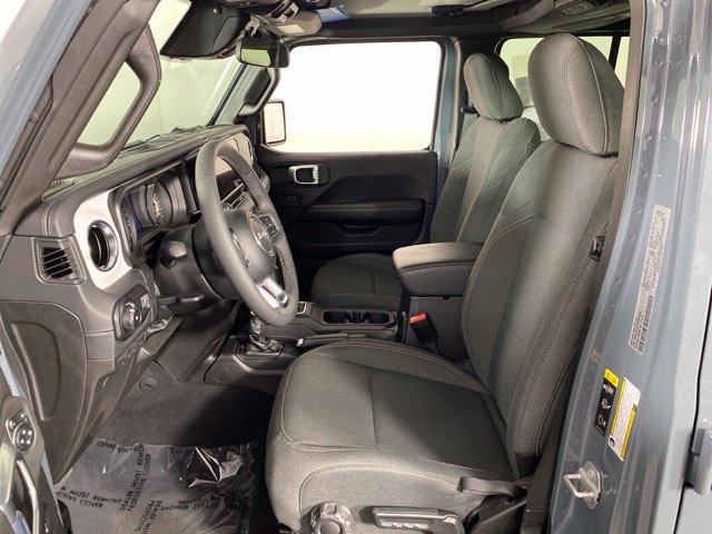 Used 2026 Jeep Wrangler Unlimited Sahara AWD/4WD image 17