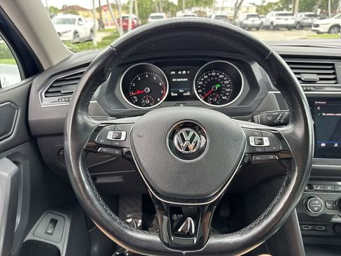 Used 2018 Volkswagen Tiguan SE AWD/4WD image 48