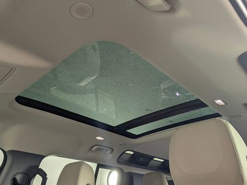 Used 2022 Land Rover Defender 110 SE image 28