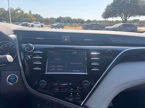 Used 2018 Toyota Camry LE FWD image 9
