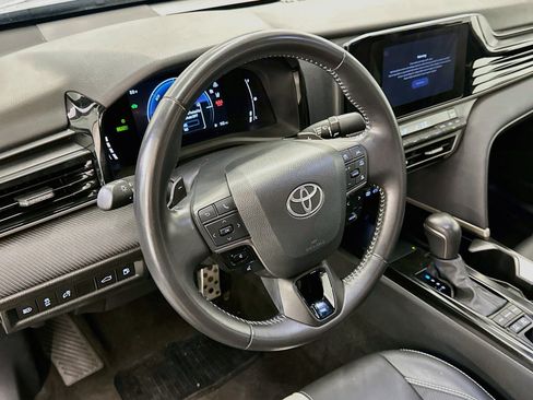 Used 2025 Toyota Camry SE FWD image 18