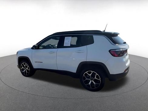 Used 2025 Jeep Compass Limited AWD/4WD image 10