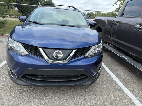 Used 2019 Nissan Rogue Sport SV w/ Technology Package AWD/4WD image 2