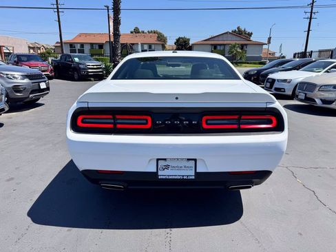 Used 2018 Dodge Challenger SXT RWD image 3