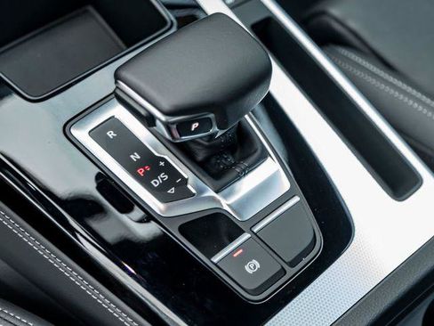 Certified 2025 Audi Q5 2.0T Premium Plus w/ Premium Plus Package AWD/4WD image 18