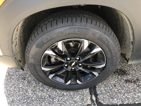 Used 2023 Chevrolet TrailBlazer LT w/ Convenience Package AWD/4WD image 9