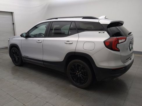 Used 2022 GMC Terrain SLE w/ Driver Convenience Package FWD image 3