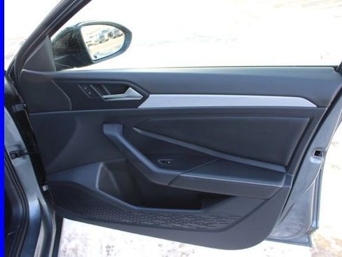 Used 2025 Volkswagen Jetta Sport image 17