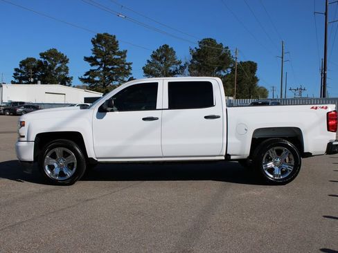 Used 2018 Chevrolet Silverado 1500 Custom w/ Custom Value Package image 3