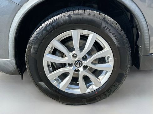 Used 2017 Nissan Rogue SV image 31