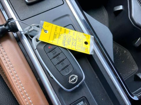 Used 2023 Nissan Pathfinder Platinum FWD image 15