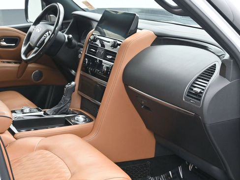 Used 2023 INFINITI QX80 Sensory w/ All-Season Package image 6