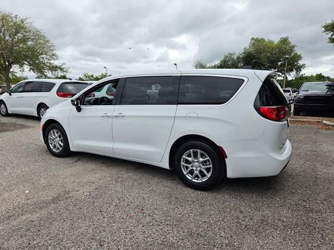 New 2026 Chrysler Voyager LX image 10