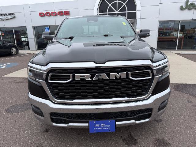 Used 2025 RAM 1500 4x4 Crew Cab image 2