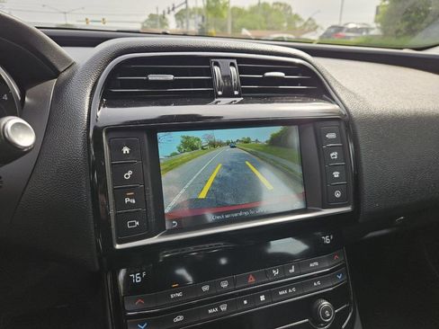 Used 2017 Jaguar XE Premium image 20