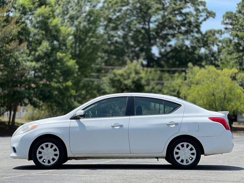Used 2014 Nissan Versa SV FWD image 8