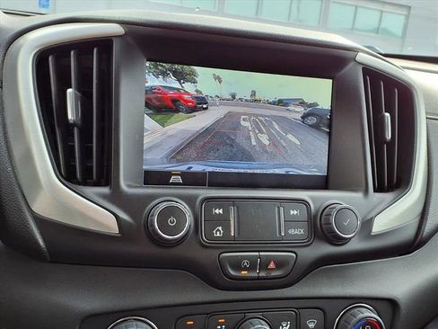 Used 2024 GMC Terrain SLT image 6