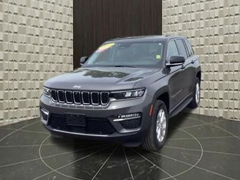 Used 2023 Jeep Grand Cherokee Limited w/ Luxury Tech Group II AWD/4WD image 10