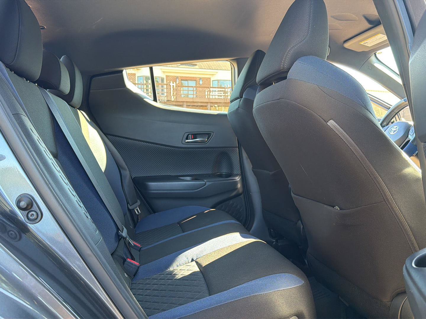 Used 2020 Toyota C-HR XLE FWD image 15