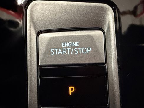 Used 2024 Volkswagen Atlas Cross Sport SE image 33