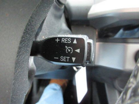 Used 2017 Toyota Tacoma SR5 image 17