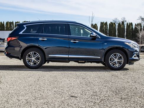Used 2019 INFINITI QX60 Luxe w/ Essential Package image 2